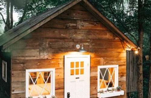 Hyde Park Cabin | Treehouse With Outdoor Bathtub & Stream!