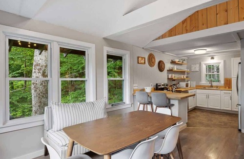 Newbury Ski Chalet | TreeTop House- A Hillside 3Bed Retreat -Chalk Pond
