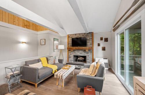 Newbury Ski Chalet | TreeTop House- A Hillside 3Bed Retreat -Chalk Pond