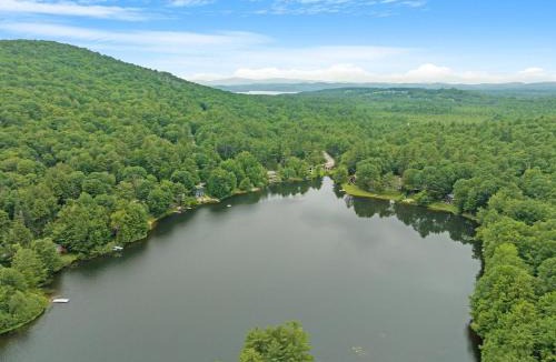 Newbury Ski Chalet | TreeTop House- A Hillside 3Bed Retreat -Chalk Pond