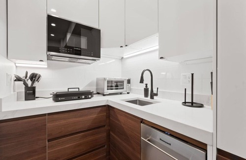Fenway–Kenmore Apartment | Trendy 2BR Plus Family Getaway | Suite 4