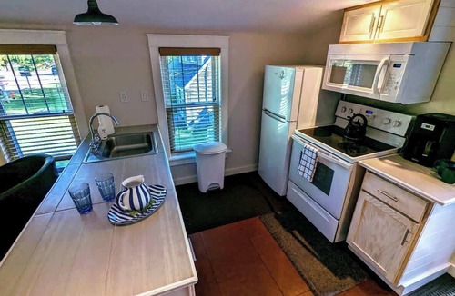 Southwest Harbor Apartment | Trendy 2nd Floor Suite Near Acadia Park & Dining