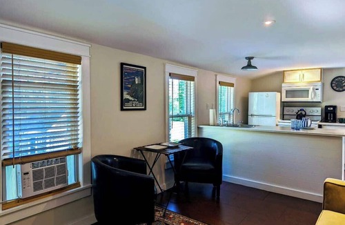 Southwest Harbor Apartment | Trendy 2nd Floor Suite Near Acadia Park & Dining