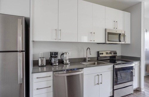 St. Elizabeth's Apartment | Trendy Brighton 2BR w/Gym & W/D, nr Transport Stops, by Blueground