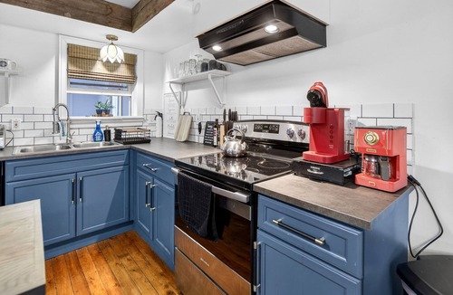 Troy House | Troy Retreat: Theater, Games & Parking