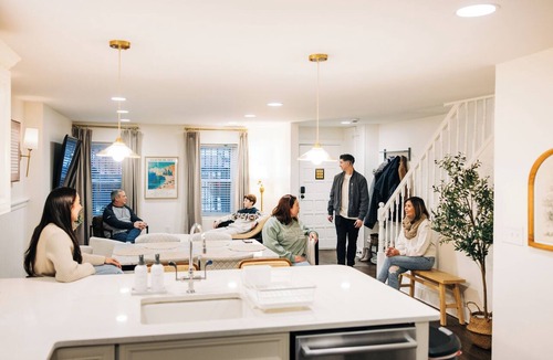 Historic Downtown Apartment | True 2bed/3bath - 20 mins to NYC + MetLife! Luxury Brownstone