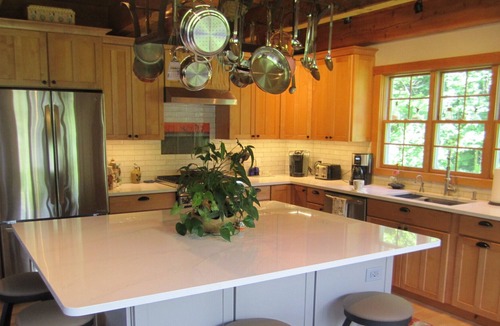 Wilmington House | TRUE 3 SEASON HOME! SKI MT SNOW/STRATTON ,ON HARRIMAN, MINUTES TO WILMINGTON.