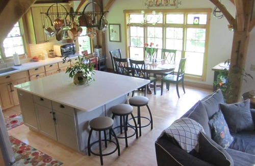 Wilmington House | TRUE 3 SEASON HOME! SKI MT SNOW/STRATTON ,ON HARRIMAN, MINUTES TO WILMINGTON.