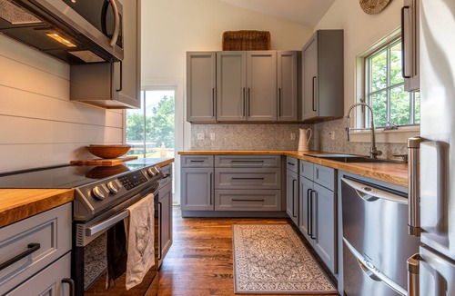 Manchester Center House | TUCKED ABOVE: IN TOWN 3 BDR/2 BATH