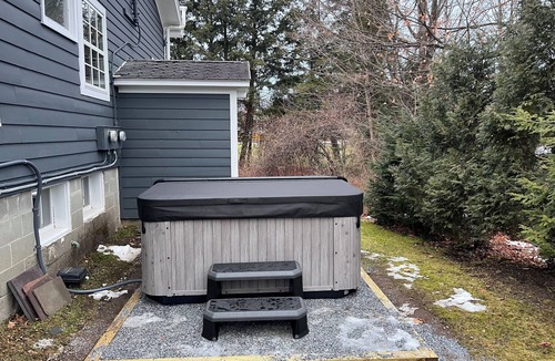 Manchester Center House | TUCKED ABOVE: IN TOWN 3 BDR/2 BATH