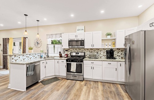 East Lansdowne House | Tudor Lux