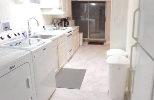 Medford Apartment | Tufts - Furnished 1-bedroom apt w/Laundry