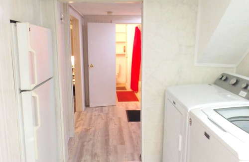 Medford Apartment | Tufts - Furnished 1-bedroom apt w/Laundry