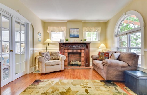 Lake View House | ‘Turtle Cove Bay Beach House’ ~ 13 Mi to Buffalo!