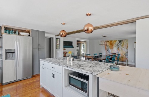 Town of Grafton House | Tutti Farmhouse - 6 bedroom 3 bath 1847 Farmhouse Upstate NY