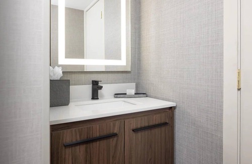 Prudential - St. Botolph Hotel | Twin Bed Stay in Back Bay near Charles River Esplanade - 0.9mi | Free Breakfast