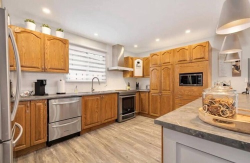 Val-des-Monts House | Twin Lake Retreat - Hot Tub & Private Beach