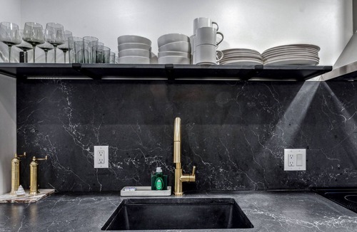 Quechee House | Twin Peaks Saltbox with Sauna, Pet-Friendly