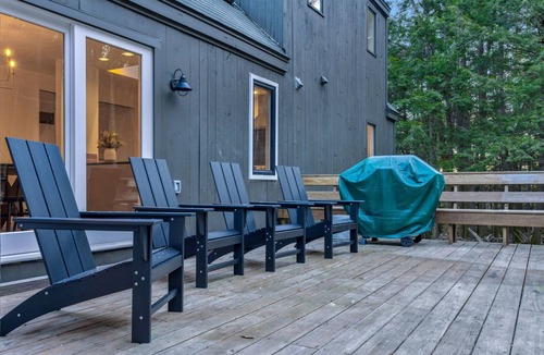 Quechee House | Twin Peaks Saltbox with Sauna, Pet-Friendly