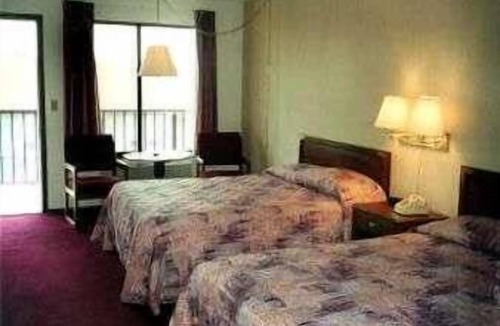 Branson Theater District Hotel | Twinkle Inn
