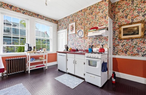 Parkside Apartment | Two Beautiful Apartments- Ideal for Groups!