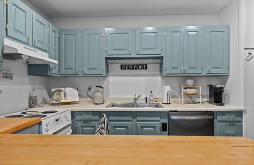 The Point Apartment | Two Bed, Two Bath, two blocks from water, downtown Newport summer rental.