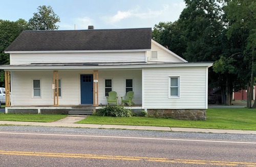 Middlebury Apartment | Two Bedroom East Middlebury Apartment miles from Middlebury College