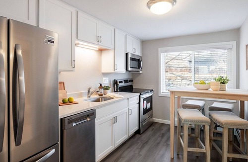 Narragansett Pier Apartment | Two Bedroom Ocean View Apt. w/ Sofa Bed - 1st Floor