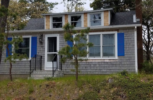 West Chatham House | TWO BEDROOM PET FRIENDLY COTTAGE - 1/4 MILE TO RIDGEVALE BEACH