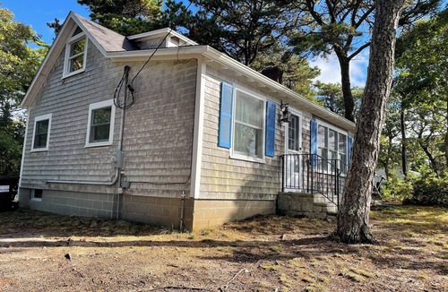 West Chatham House | TWO BEDROOM PET FRIENDLY COTTAGE - 1/4 MILE TO RIDGEVALE BEACH