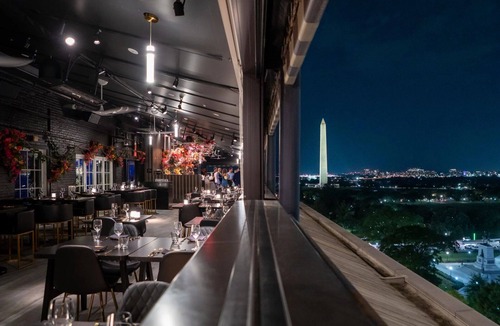 Downtown Washington D.C. Hotel | Two City View Deluxe King | Hotel Washington | Downtown Washington Room w/Style
