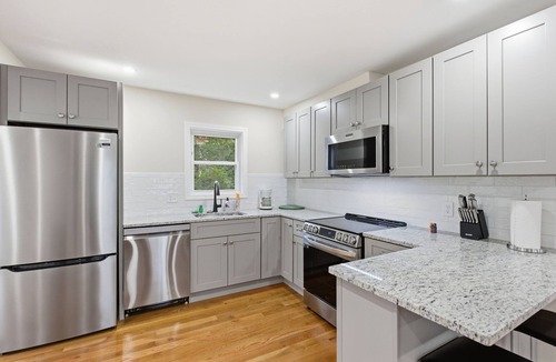 Thompsonville House | Two Family house 4B3B Newton Center & Green Line