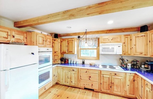 Wardsboro House | Two-story, dog-friendly house