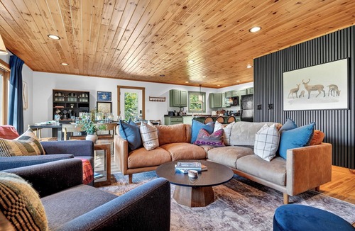 Bethel Ski Chalet | Ultimate Family Adventure Basecamp: Golf Sim, Rock Wall, Hot Tub, Sauna & More