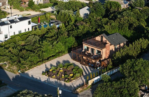 Culloden Shores House | Ultimate Montauk Escape🏖️ 5BR - Heated Pool - HotTub - Rooftop Deck Sunset Views🌅