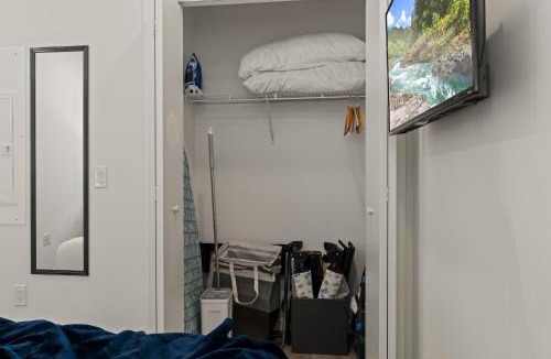 Poplar Apartment | Unique 1BR King Rooftop Gym Old City WD 625