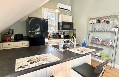 Town Hill House | Unique 2 Studio Apartment Spacious Home [Deer Run]