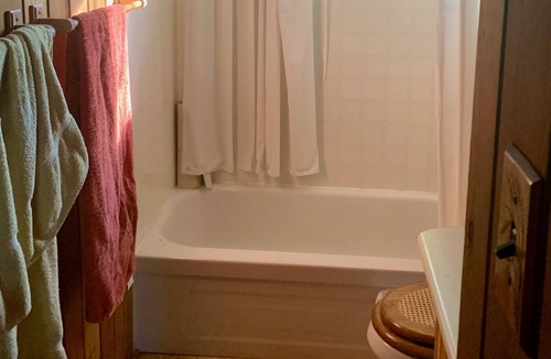 Tay Valley Cottage | Unique and tranquil cottage with panoramic lake views and tall pines