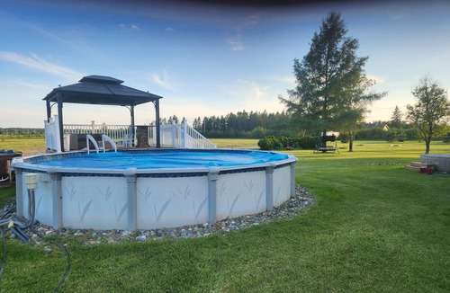 Chelmsford House | Unique getaway or rest from traveling. 10 min. off TransCan Highway and stores