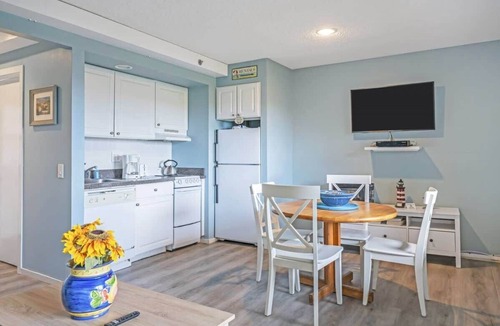 Napeague Apartment | Unit 2013: 1-Bedroom | 1st Floor-Dune View | Court Side