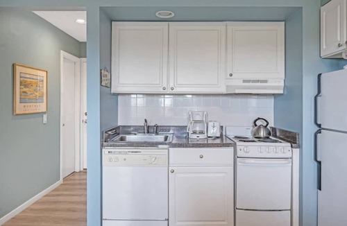 Napeague Apartment | Unit 2013: 1-Bedroom | 1st Floor-Dune View | Court Side