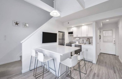 Napeague Apartment | Unit 2022: 1-Bedroom with Loft | 2nd Floor-Bay View | Court Side