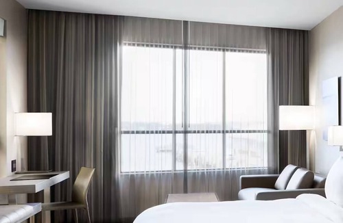 Portland Hotel | Unwind in Stylish Waterfront Room Near Trails & Outdoor Activities