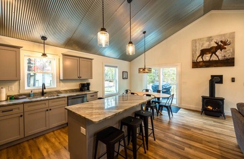 Greenville Junction Cabin | Up Country Cabin · Moosehead Lake: A/C + Ping Pong