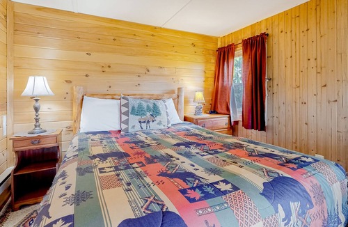 Thornton Apartment | Updated cabin with WiFi, mountain views, firepit & pool