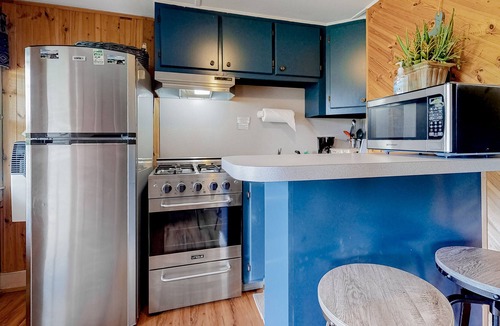 Thornton Apartment | Updated cabin with WiFi, mountain views, firepit & pool