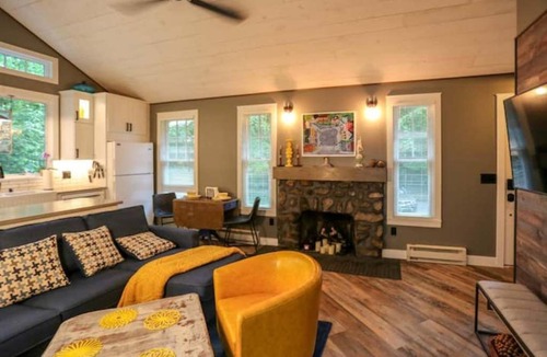 Chester Cottage | Updated cottage "Beriozka" on Cedar Lake