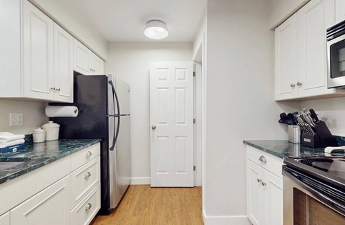 Stratton Mountain Condo | Updated ground floor condo w/patio, fireplace, ski locker, door to door shuttle