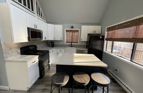 Rowland House | Updated vacation home- with HOT TUB and tons of community amenities!