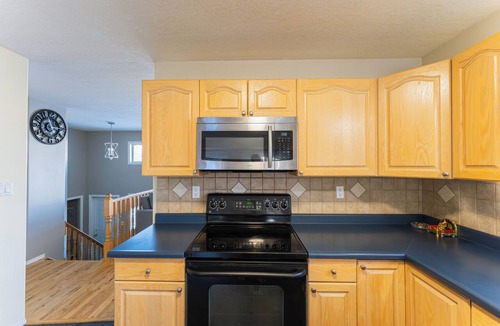 Hinton House | Upper Floor Shared Entry Close to Jasper